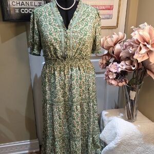 Nwt 1X  Max Studio Green Floral Tiered Maxi Dress with Elastic Waist